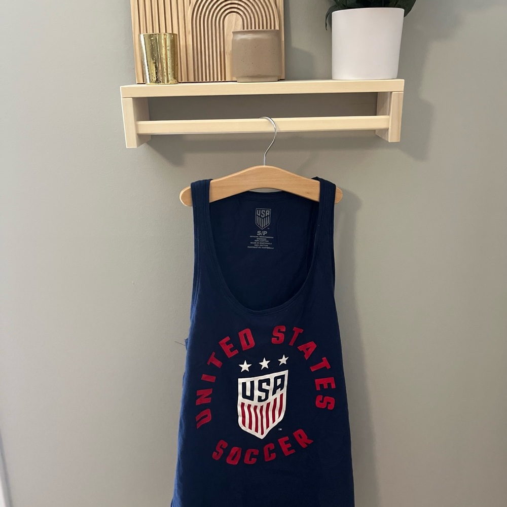 Women’s soccer tank. Size small. Like new